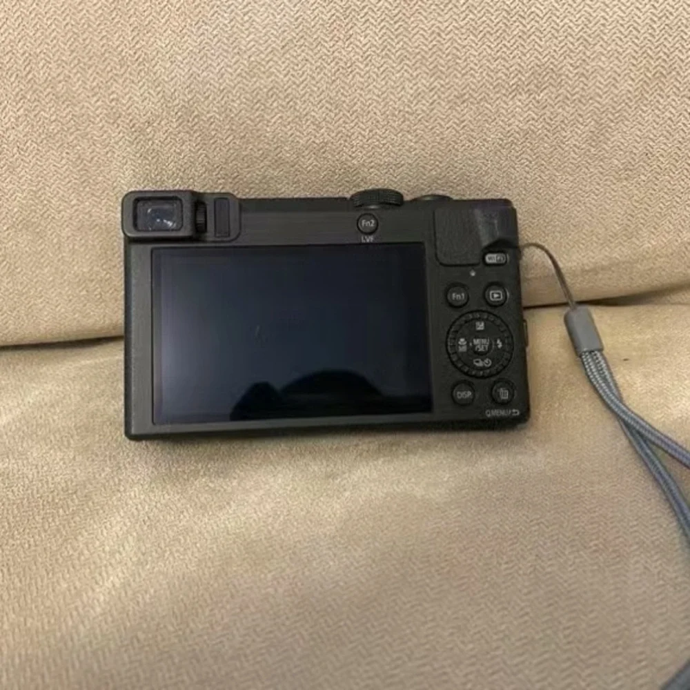Umi Black Compact Digital Camera with Leica Lens - Lumix Style